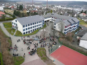 Foto: Luftbildaufnahme der Schule.